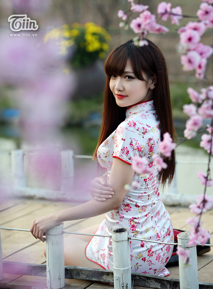 醫(yī)生含著我的奶邊摸邊做視頻